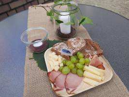unser Schmankerlteller beim Weinfest
