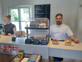 Personal bei der Ausgabe